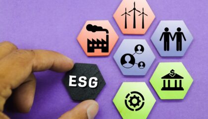 ESG na indústria de etiquetas cabtec blog ícones em madeira sobre boas práticas